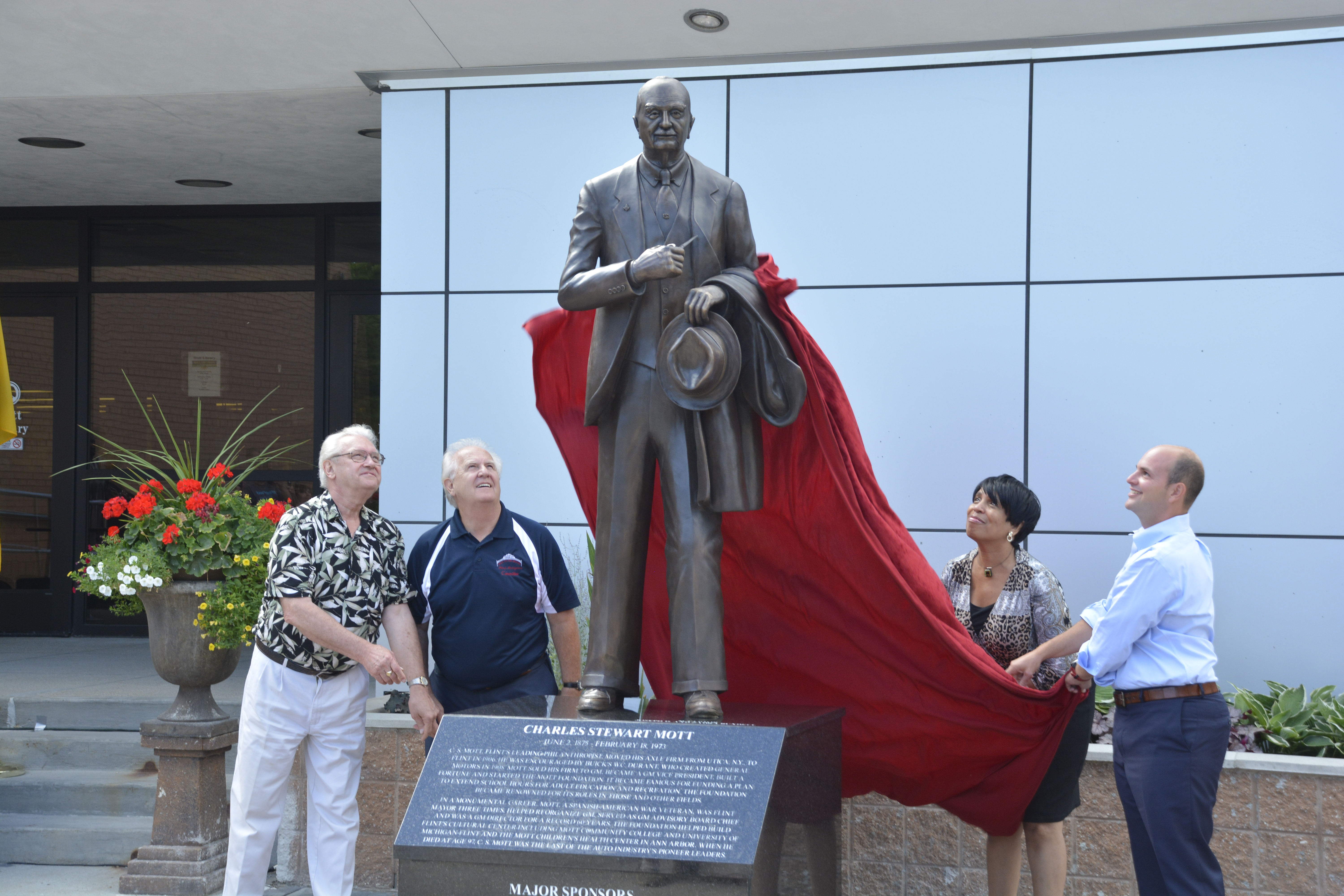 L-R: Joe Rundell (Sculptor), Al Hatch (Back to the Bricks Chair), Dr Beverly Walker-Griffea (MCC President), and Ridgway White (C. S. Mott Foundation President). Not seen but participating in this photo is Dr. Karen Williams Weaver (City of Flint Mayor).