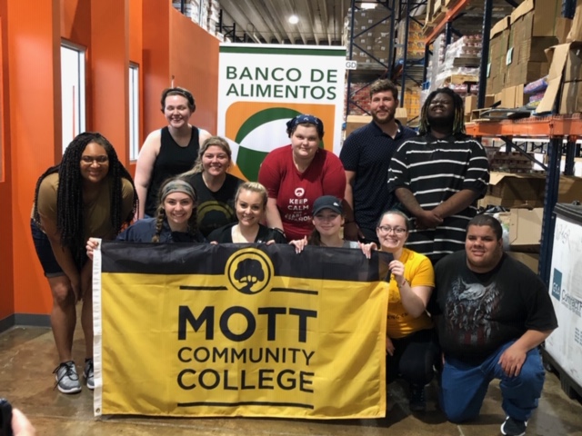 Students in Puerto Rico with MCC sign